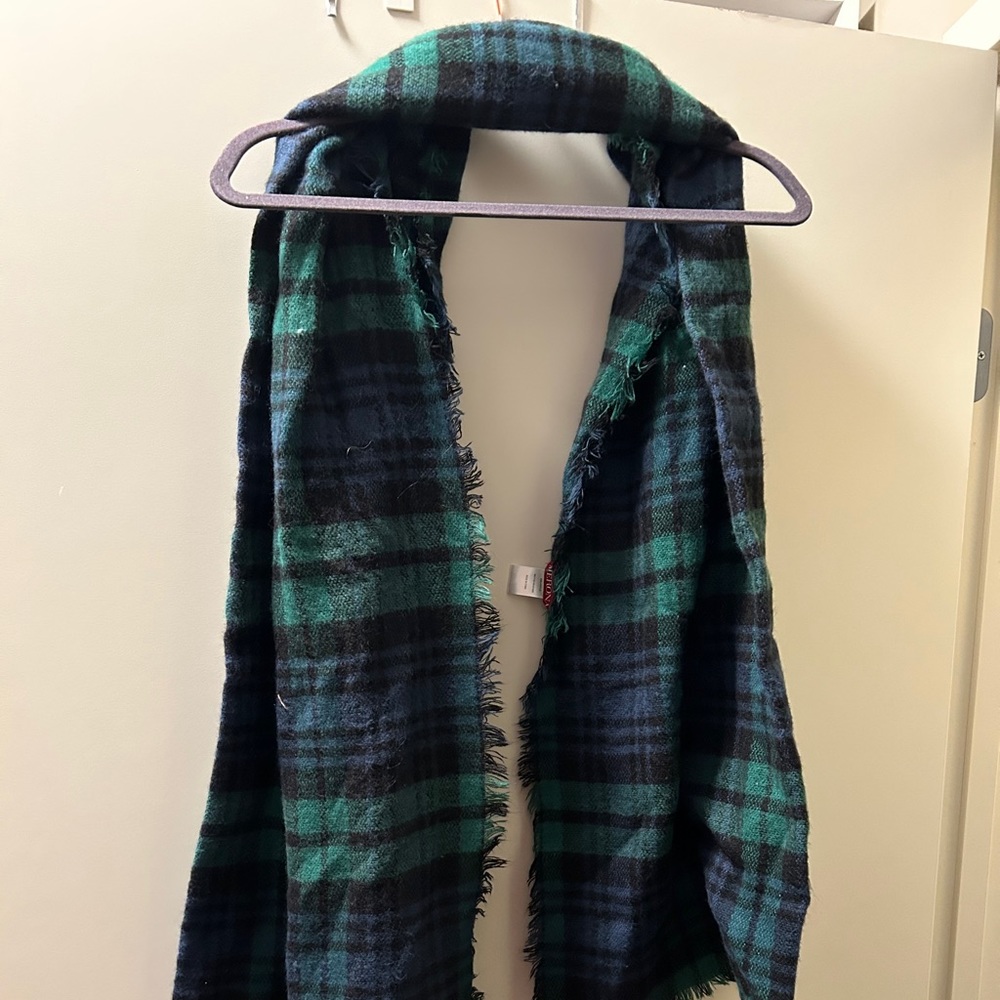 Navy and green blanket scarf